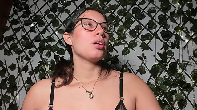 Snapshot of CoralineSanchez chatting on 09.19.25 CoralineSanchez online show from 09.19.25