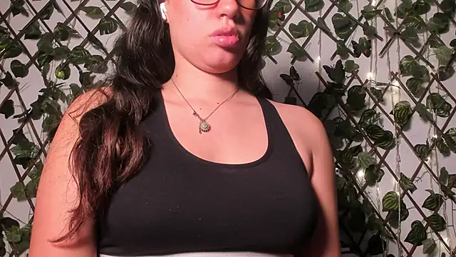 Snapshot of CoralineSanchez chatting on 09.20.25 CoralineSanchez online show from 09.20.25