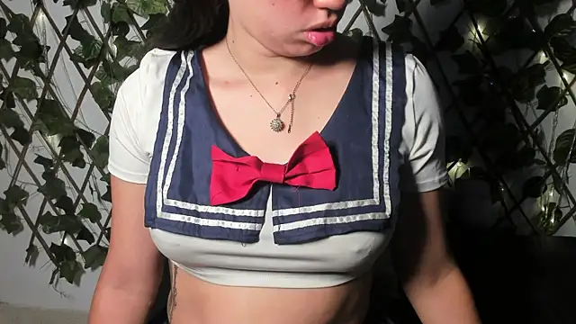 Snapshot of CoralineSanchez chatting on 10.06.25 CoralineSanchez online show from 10.06.25