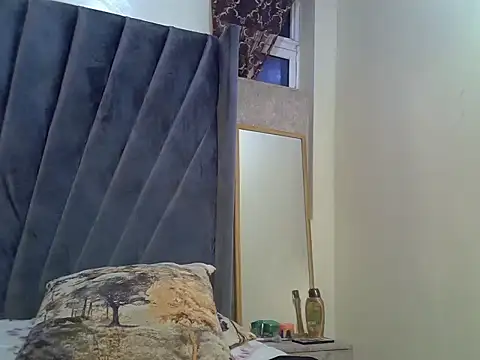 Pretty-sassy online show from 02.25.25