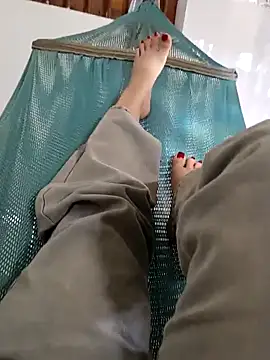 M yiyi online show from 12.16.25