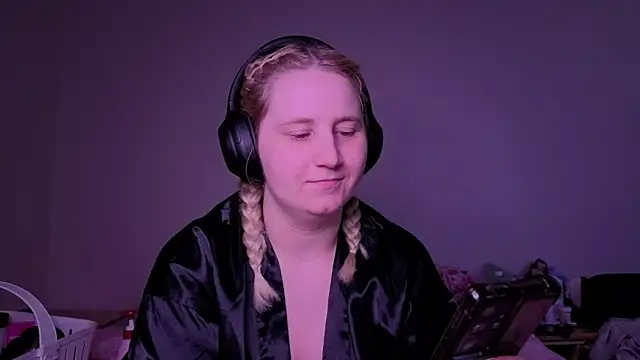 Glitch Witch online show from 06.13.26