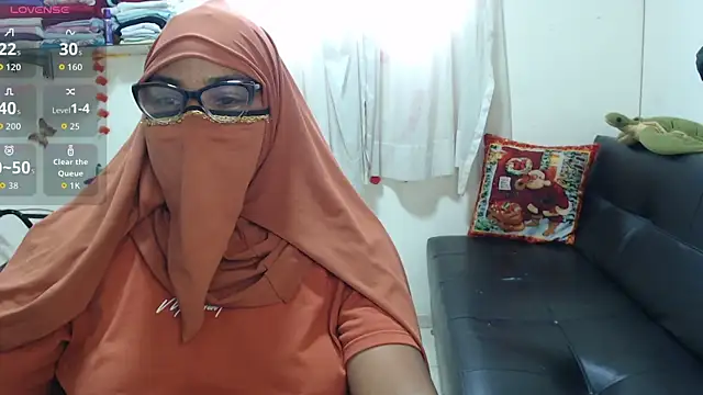 Snapshot of Aaliyah_brown chatting on 09.20.25 Aaliyah brown online show from 09.20.25