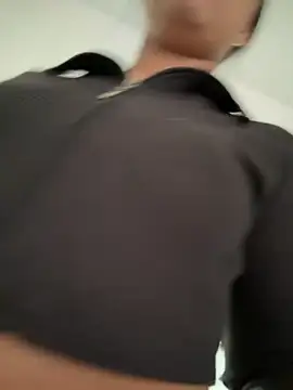 Snapshot of Salome_golvert chatting on 10.17.25 Salome golvert online show from 10.17.25