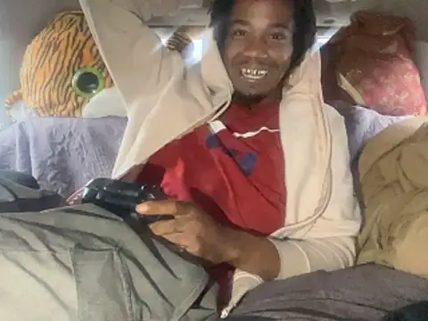 SlimeCrownzOut5 online show from 11.24.25