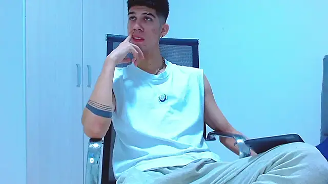 Snapshot of jhony-sex chatting on 10.28.25 jhony-sex online show from 10.28.25