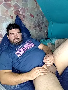 Snapshot of mundogo chatting on 11.19.25 mundogo online show from 11.19.25