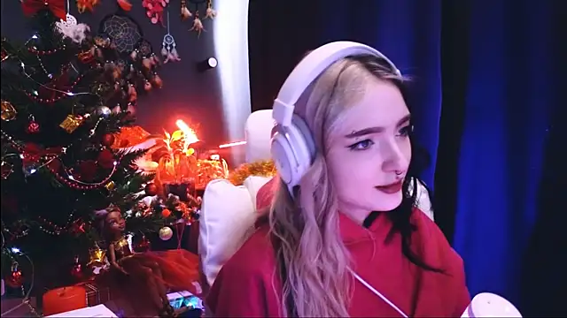 Snapshot of Avi_Nile chatting on 12.24.24 Avi Nile online show from 12.24.24