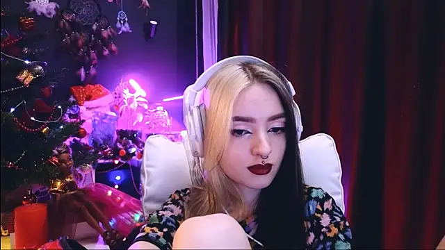 Snapshot of Avi_Nile chatting on 01.09.25 Avi Nile online show from 01.09.25