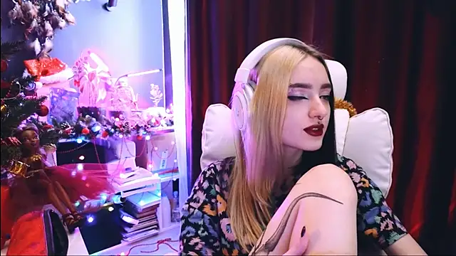 Snapshot of Avi_Nile chatting on 01.09.25 Avi Nile online show from 01.09.25