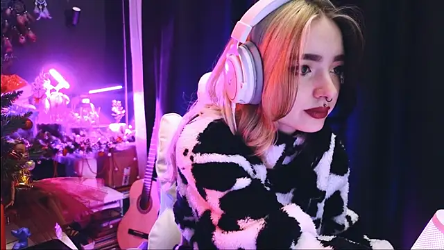 Snapshot of Avi_Nile chatting on 01.17.25 Avi Nile online show from 01.17.25