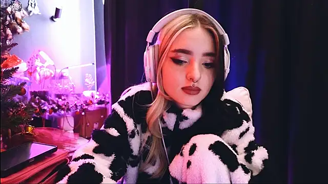 Snapshot of Avi_Nile chatting on 01.17.25 Avi Nile online show from 01.17.25