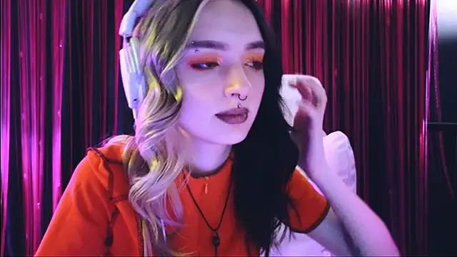 Snapshot of Avi_Nile chatting on 03.19.25 Avi Nile online show from 03.19.25