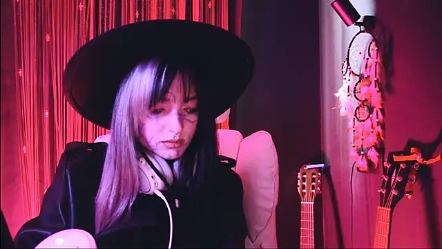 Snapshot of Avi_Nile chatting on 11.01.25 Avi Nile online show from 11.01.25