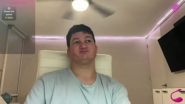 Snapshot of Lorenzo_hernandez chatting on 09.30.25 Lorenzo hernandez online show from 09.30.25