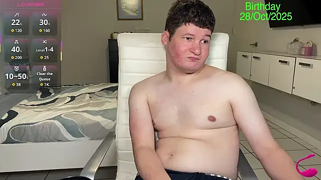 Snapshot of Lorenzo_hernandez chatting on 10.13.25 Lorenzo hernandez online show from 10.13.25