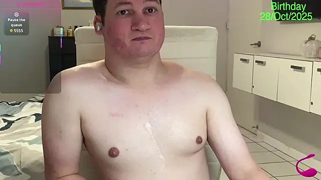 Snapshot of Lorenzo_hernandez chatting on 10.18.25 Lorenzo hernandez online show from 10.18.25