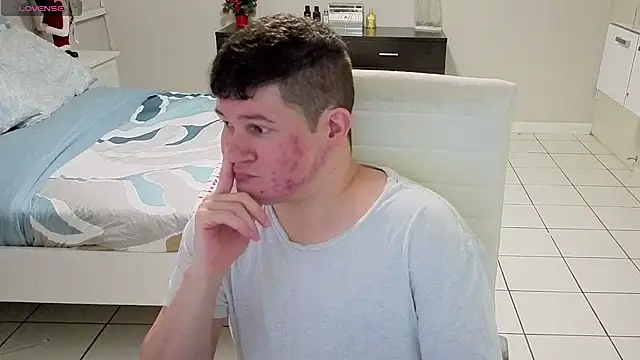 Snapshot of Lorenzo_hernandez chatting on 12.04.25 Lorenzo hernandez online show from 12.04.25