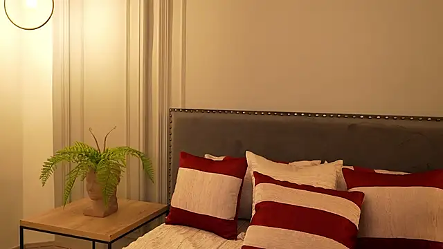 Snapshot of IrisBaker chatting on 10.21.25 IrisBaker online show from 10.21.25