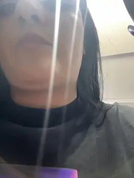 Snapshot of IrisBaker chatting on 10.24.25 IrisBaker online show from 10.24.25