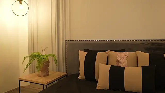 Snapshot of IrisBaker chatting on 11.03.25 IrisBaker online show from 11.03.25