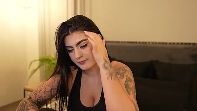 Snapshot of IrisBaker chatting on 11.06.25 IrisBaker online show from 11.06.25