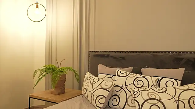 Snapshot of IrisBaker chatting on 11.13.25 IrisBaker online show from 11.13.25