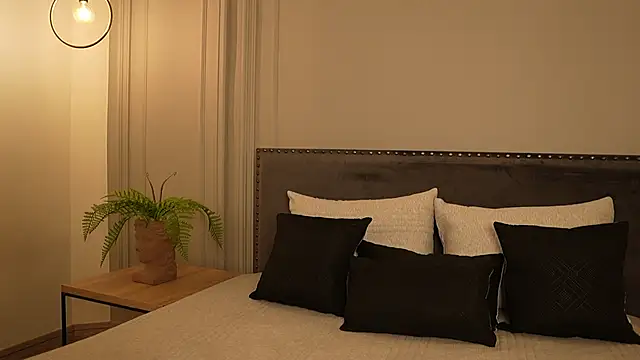 IrisBaker online show from 02.04.26