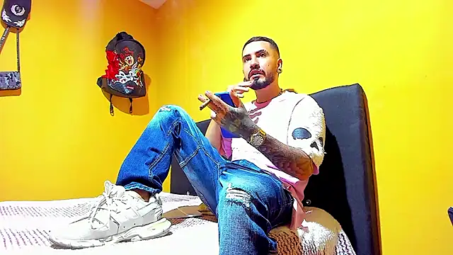 Snapshot of smoker445 chatting on 12.23.25 smoker445 online show from 12.23.25