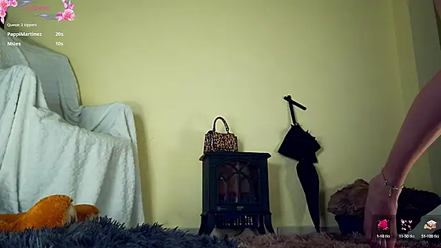 Snapshot of Finibondi chatting on 01.09.25 Finibondi online show from 01.09.25