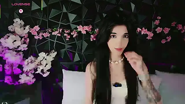 Snapshot of Finibondi chatting on 09.18.25 Finibondi online show from 09.18.25