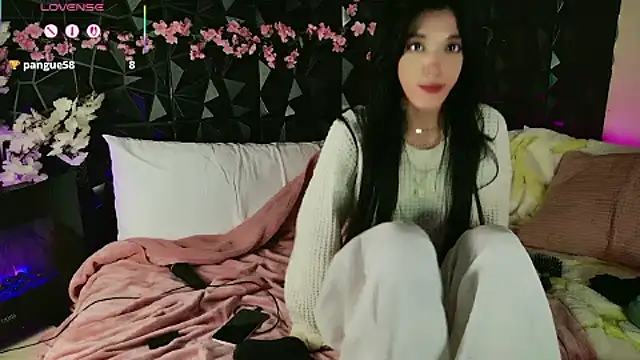 Snapshot of Finibondi chatting on 09.21.25 Finibondi online show from 09.21.25