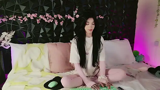 Snapshot of Finibondi chatting on 09.23.25 Finibondi online show from 09.23.25