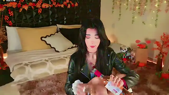 Snapshot of Finibondi chatting on 11.08.25 Finibondi online show from 11.08.25