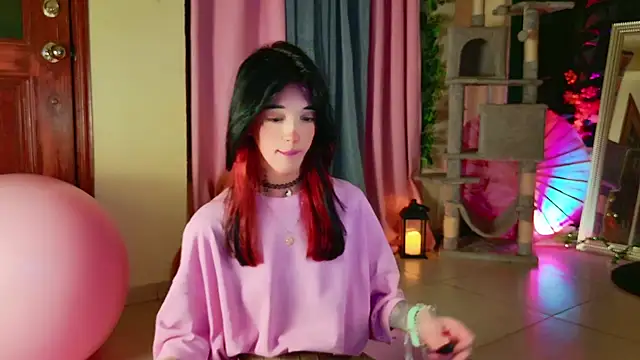 Snapshot of Finibondi chatting on 12.04.25 Finibondi online show from 12.04.25