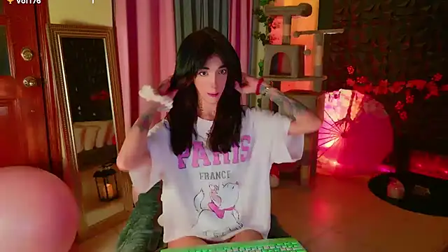 Snapshot of Finibondi chatting on 02.03.26 Finibondi online show from 02.03.26