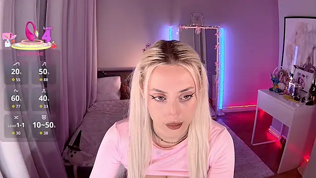 Snapshot of LoryWood chatting on 11.27.25 LoryWood online show from 11.27.25