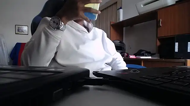 yohatinelly07 online show from 12.02.25