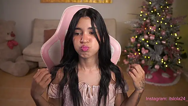 Snapshot of its_lola24 chatting on 12.17.24 its lola24 online show from 12.17.24