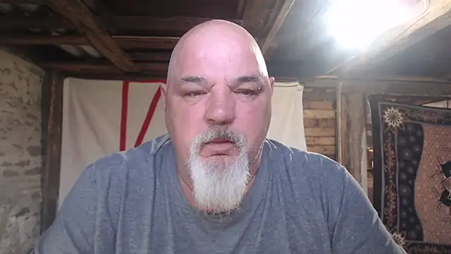 Newfiesausage1972 online show from 04.20.26