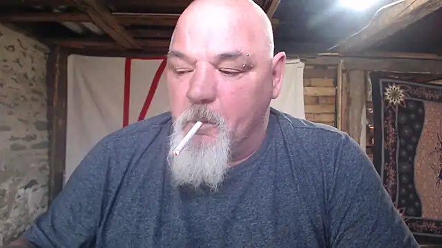Newfiesausage1972 online show from 04.22.26