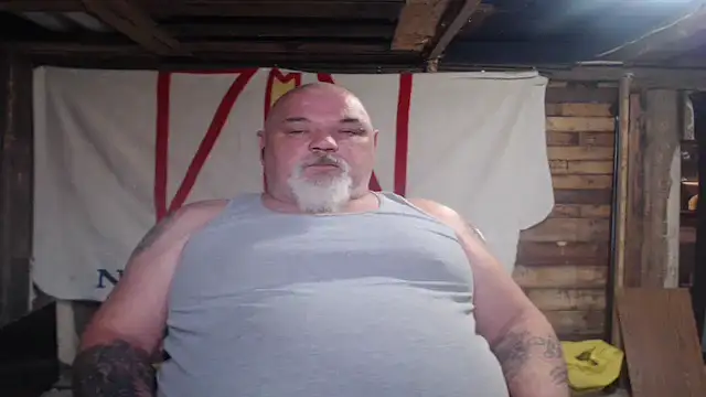 Newfiesausage1972 online show from 04.25.26