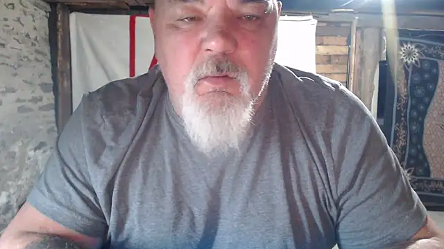 Newfiesausage1972 online show from 04.26.26