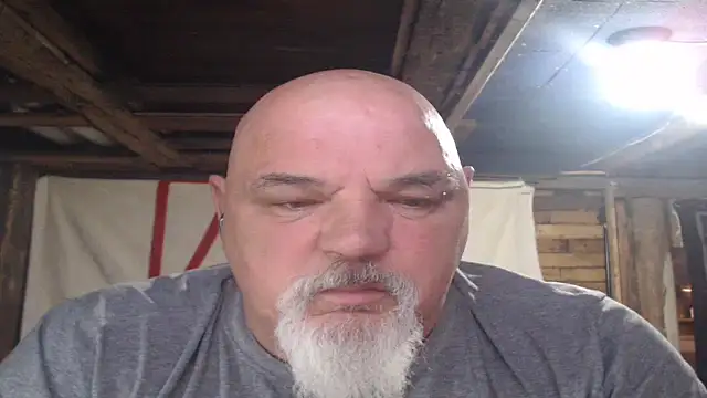 Newfiesausage1972 online show from 04.29.26