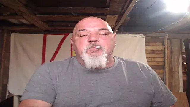 Newfiesausage1972 online show from 05.02.26