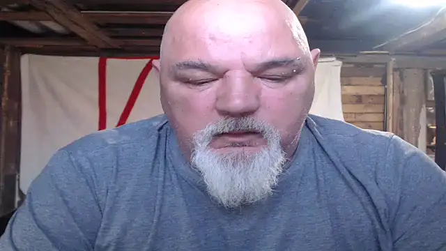 Newfiesausage1972 online show from 05.03.26
