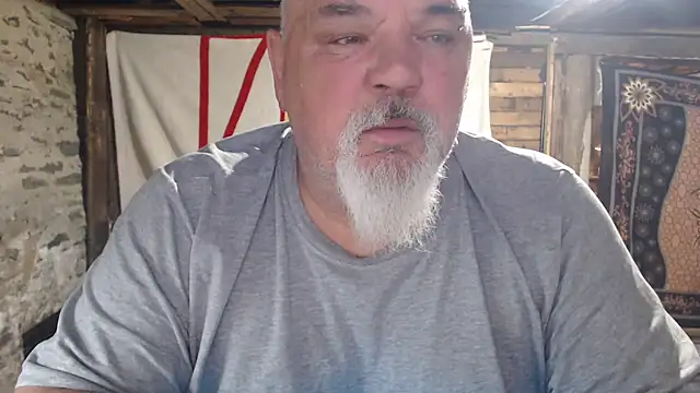Newfiesausage1972 online show from 05.13.26