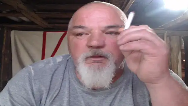 Newfiesausage1972 online show from 05.14.26