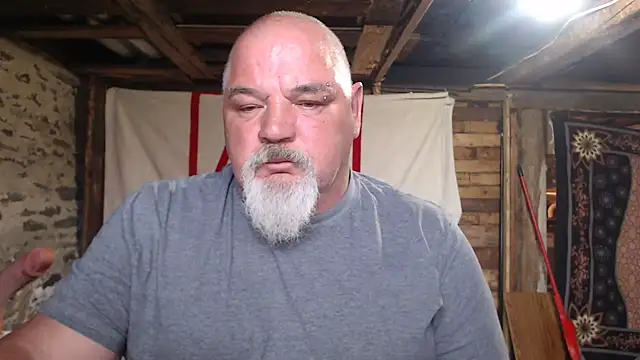 Newfiesausage1972 online show from 05.19.26