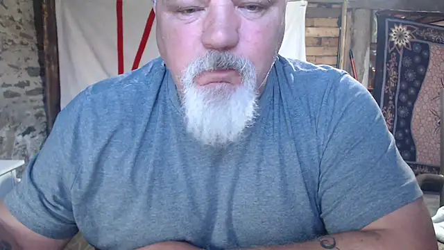 Newfiesausage1972 online show from 05.20.26